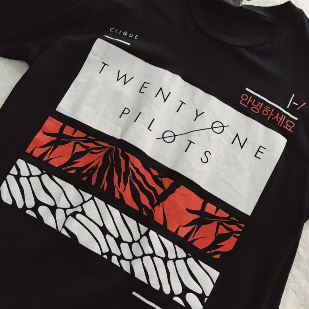 ❗️SOLD❗️NWOT Twenty One Pilots ‘TØP’ Graphic Tee